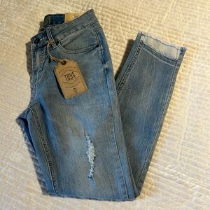 NWT Juniors True Craft Distressed Skinny Jeans